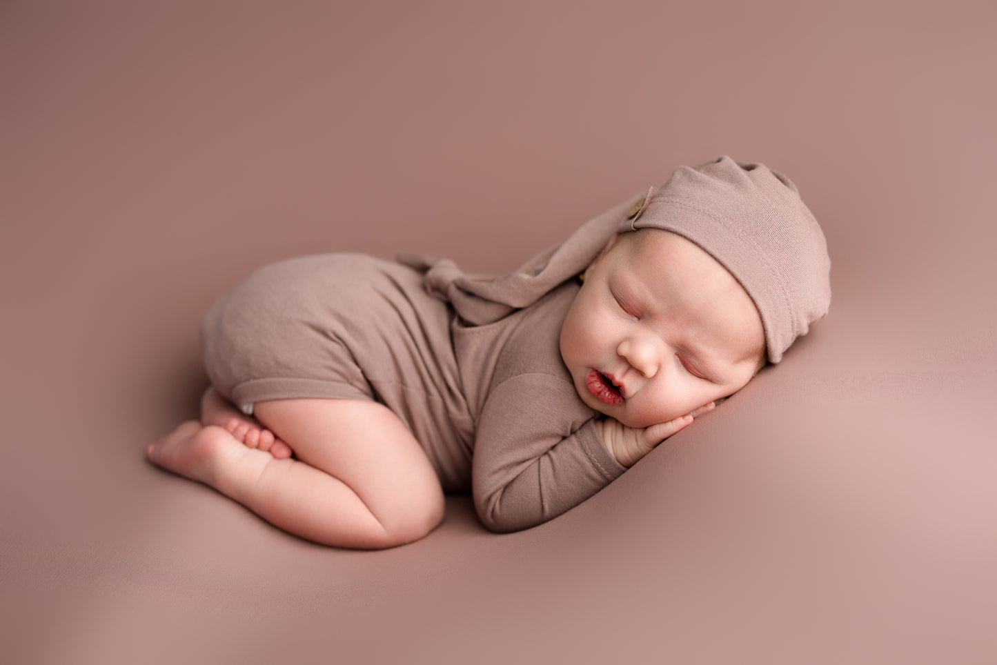 DUSTY LILAC backdrop, wrap, outfit, hat